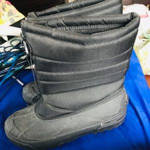 Men’s size 12 snow boots